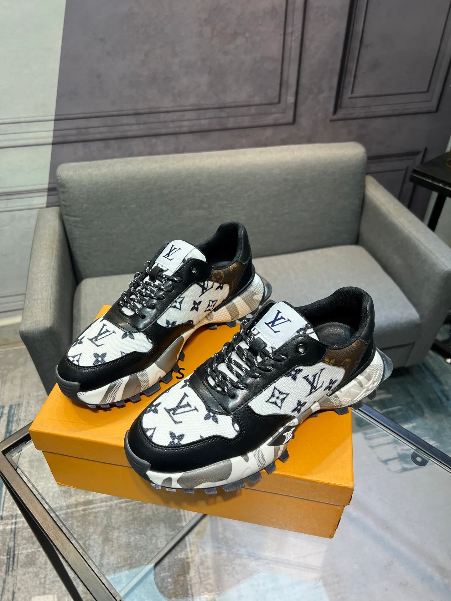 Men's shoes 💰440 [Lv] The latest casual men's shoes, high-quality workmanship, uppers made of cowhide, genuine leather insoles, fashionable rubber outsole, casual and fashionable, high-end quality, code number: 38-44. 45 can be customized and cannot be returned!